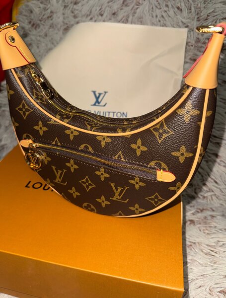 Geanta Louis Vuitton.